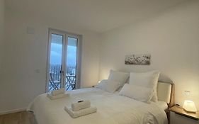 Luxurious And Stylish Apartment At Ber Airport